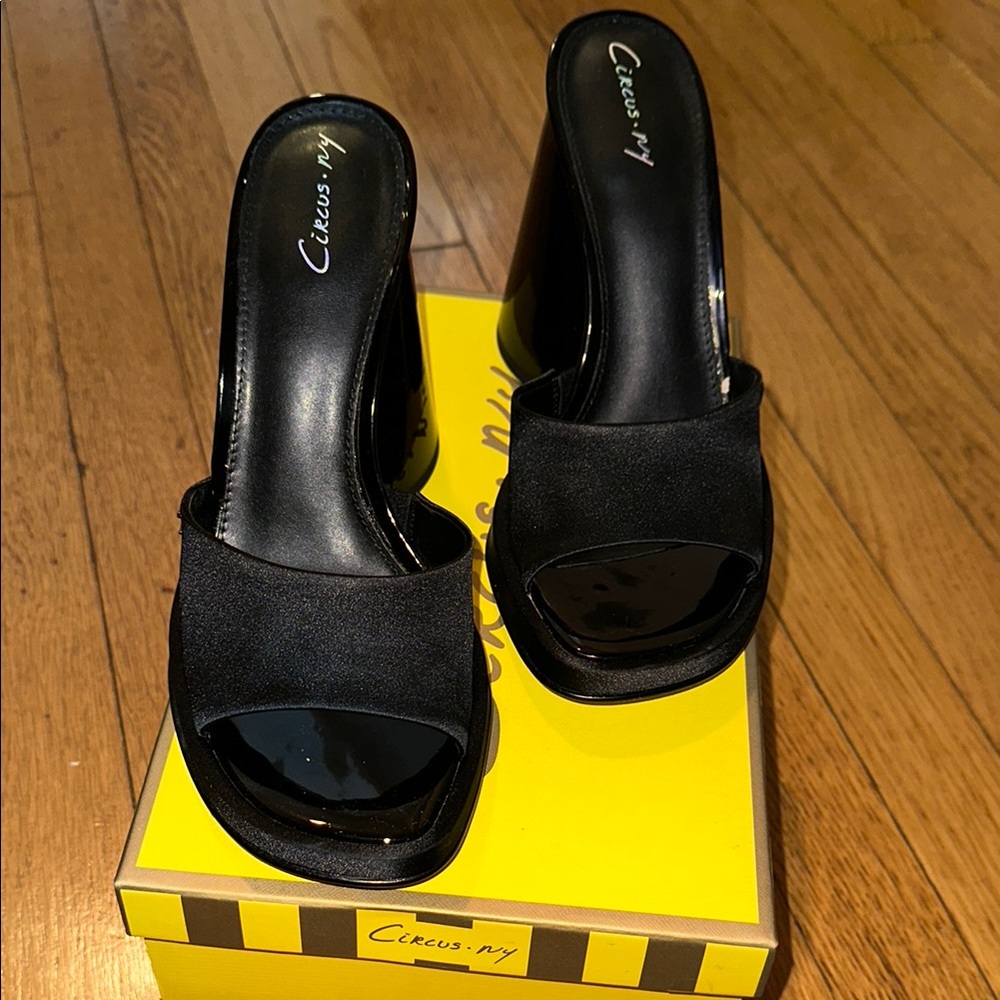 90s Inspired Circus by Sam Edelman Black Heels Elegant Style - Picture 3 of 7